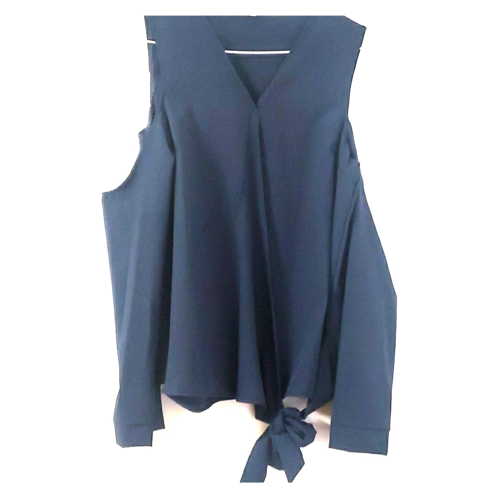 Women's top with shoulders out